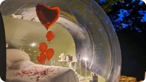 Entorno romantico en hotel burbuja